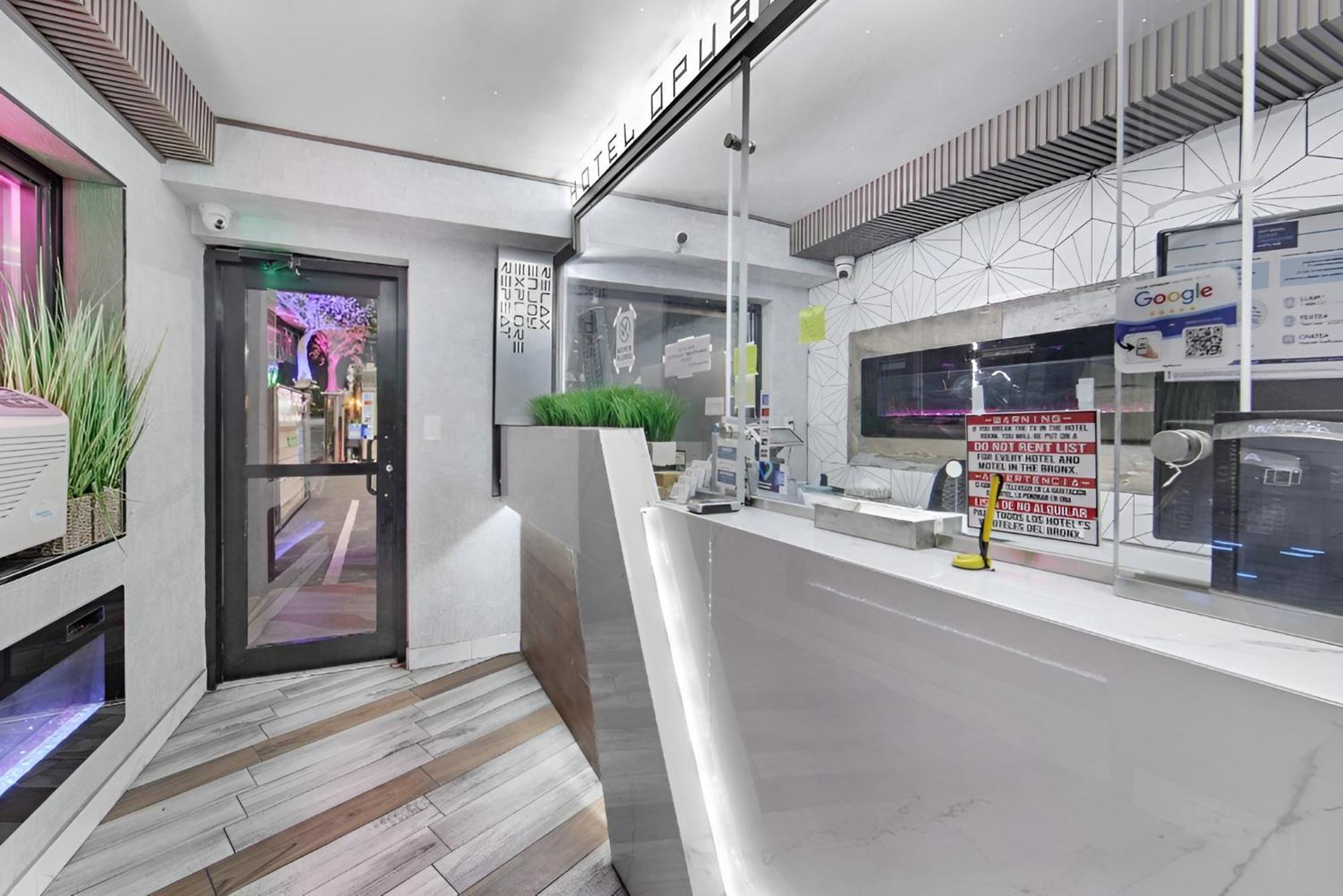 Hotel Opus Bronx Near Bay Plaza Mall ニューヨーク エクステリア 写真